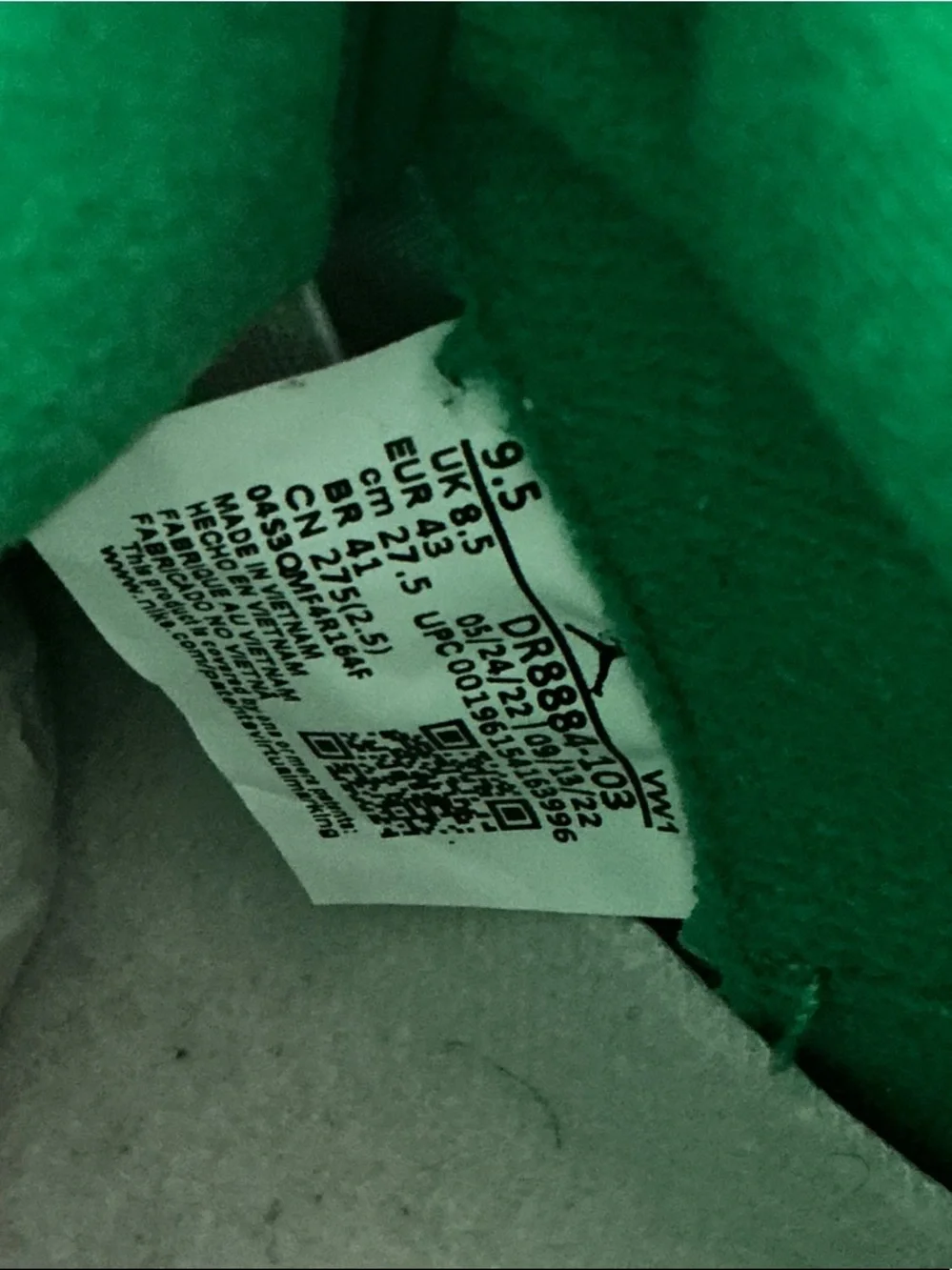 Nike Men’s Air Jordan 2  Retro “Lucky Green” - 9.5 - Pre-Owned with Box - Picture 2 of 8